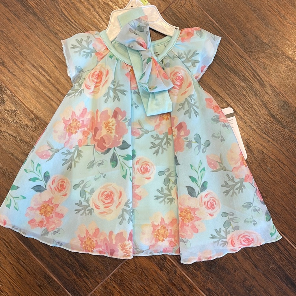 NWT - Girls dress with matching bow - 3 months